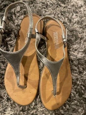 Kenneth Cole Reaction Silver Sandals sz 1